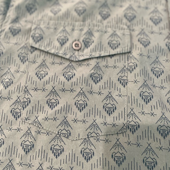 Mountains & Isles | Large | Moisture Wicking | Casual Button Down - Picture 12 of 15